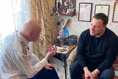 Депутаты поздравили ветеранов с Днем защитника Отечества